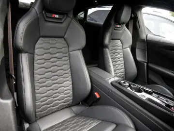 Audi RS e-tron GT performance quattro CARBON