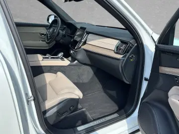 XC90 T8 PHEV AWD Plus Dark 360 Cristal H&K Panoramic Hud