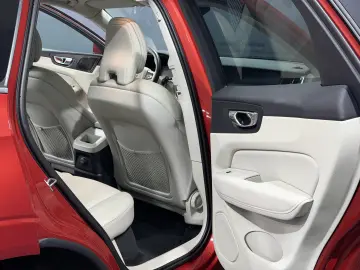 VOLVO XC60 AWD Momentum