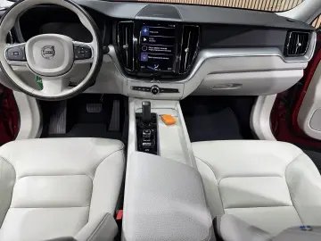 VOLVO XC60 AWD Momentum