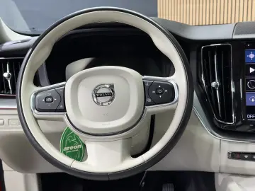 VOLVO XC60 AWD Momentum