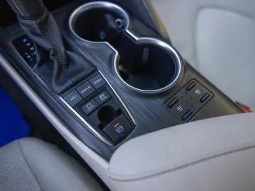 Camry Hybrid Încălzire Volan Încălzit CarPlay Camere360'