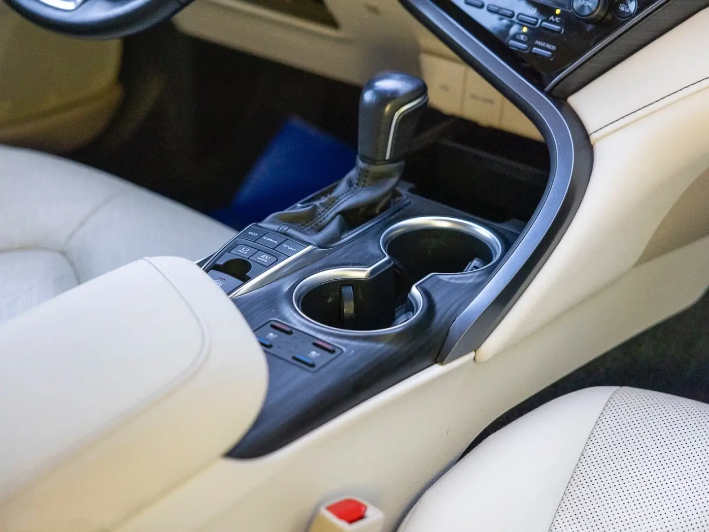 Camry Hybrid Încălzire Volan Încălzit CarPlay Camere360'