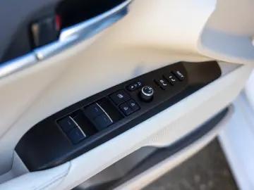Camry Hybrid Încălzire Volan Încălzit CarPlay Camere360'