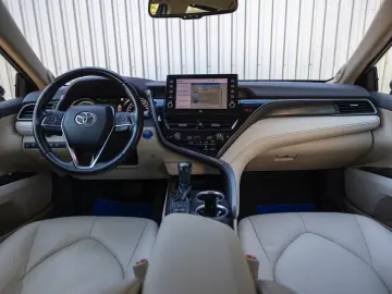 Camry Hybrid Încălzire Volan Încălzit CarPlay Camere360'
