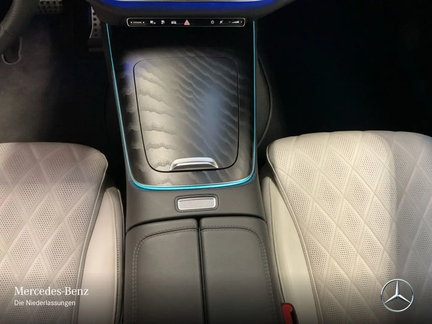 E 300 de AMG Prem. PANO 20  AHK 360  Bur4D DIGI