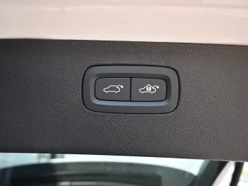 XC90 T8 RC AWD Plus Dark 360