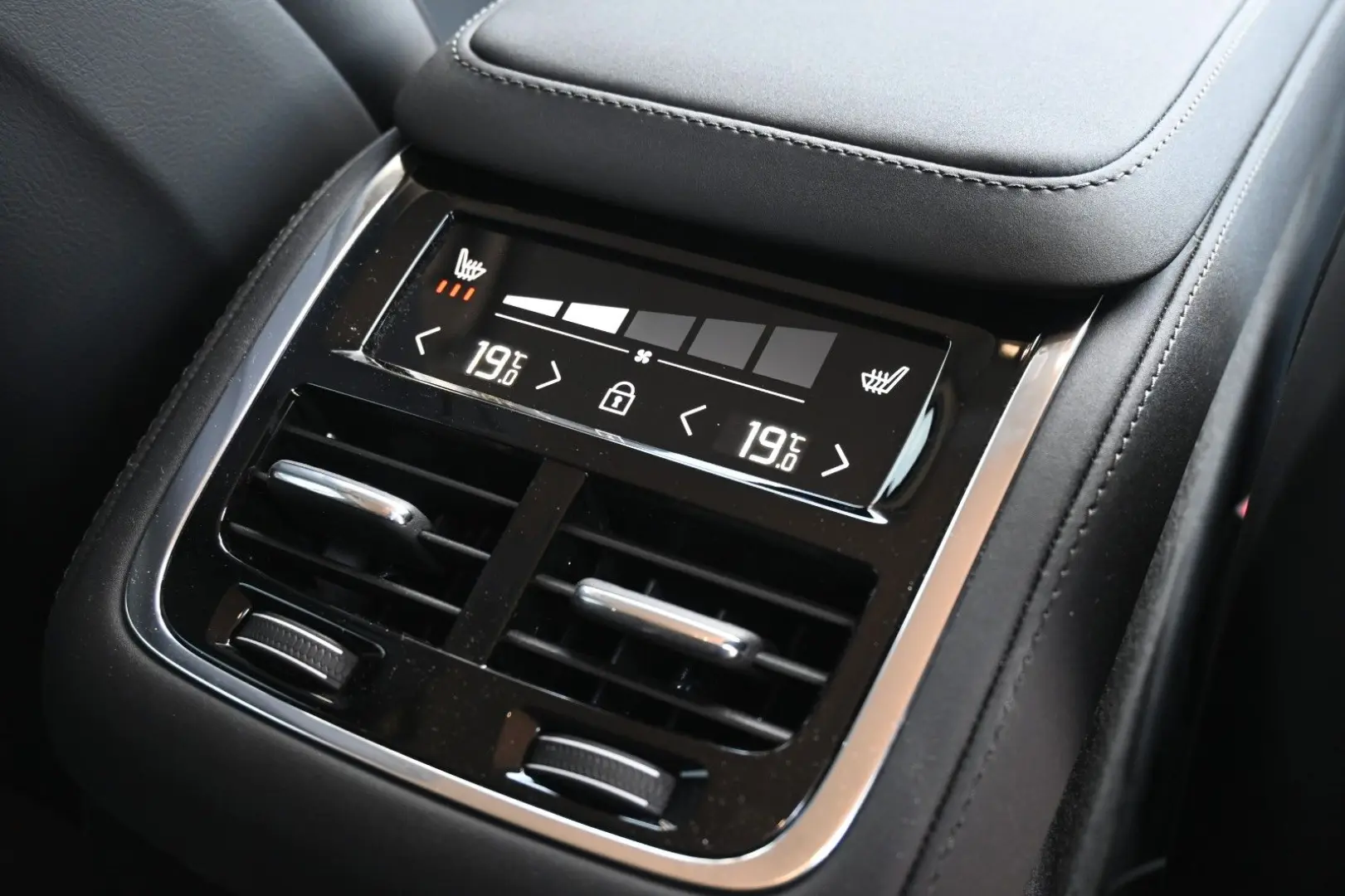 XC90 T8 RC AWD Plus Dark 360