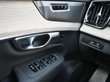 XC90 T8 RC AWD Plus Dark 360