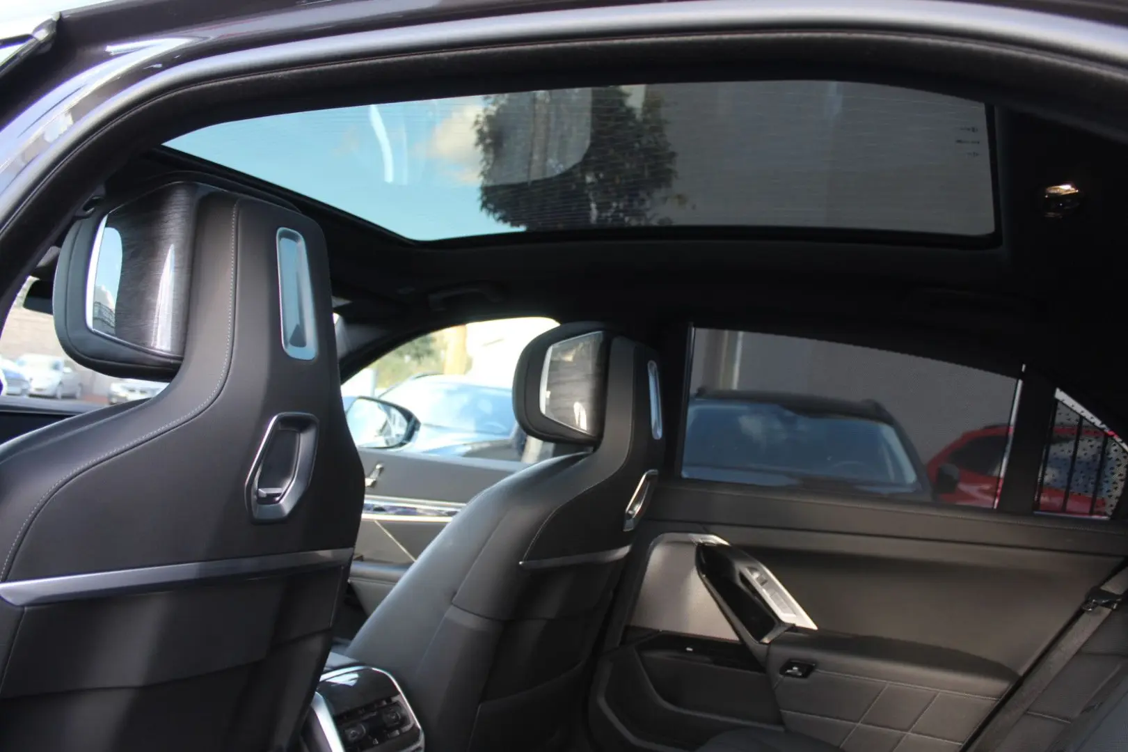 750 e xDrive Design Pure Excellence  Sky Lounge