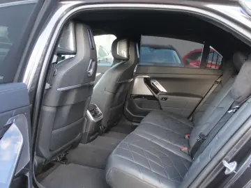 750 e xDrive Design Pure Excellence  Sky Lounge