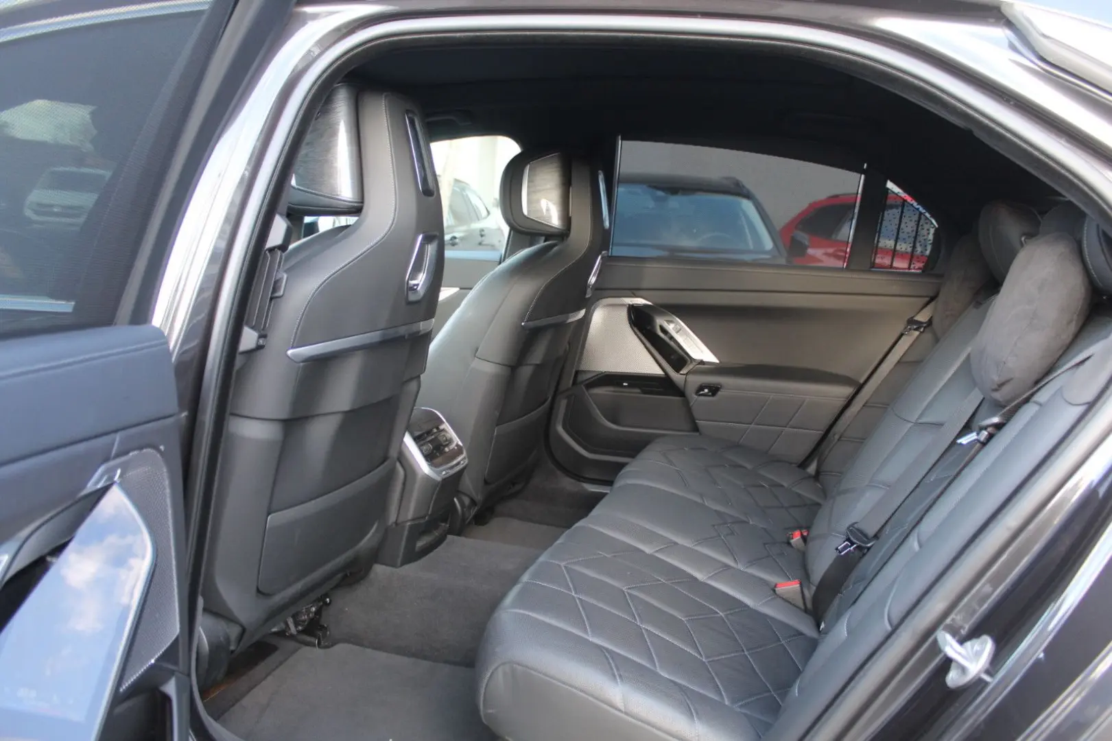 750 e xDrive Design Pure Excellence  Sky Lounge