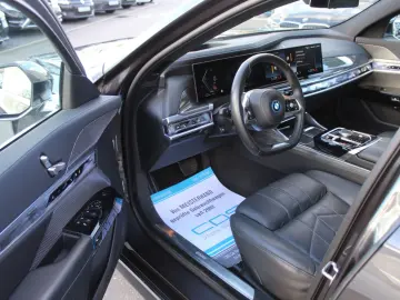 750 e xDrive Design Pure Excellence  Sky Lounge