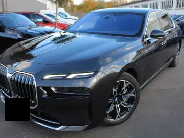 750 e xDrive Design Pure Excellence  Sky Lounge