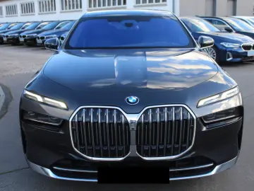750 e xDrive Design Pure Excellence  Sky Lounge