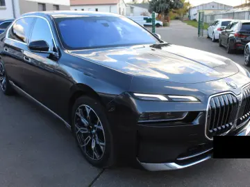 750 e xDrive Design Pure Excellence  Sky Lounge