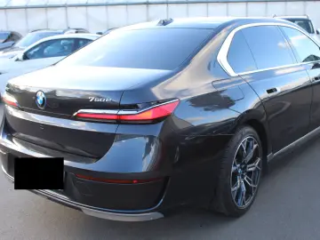 750 e xDrive Design Pure Excellence  Sky Lounge