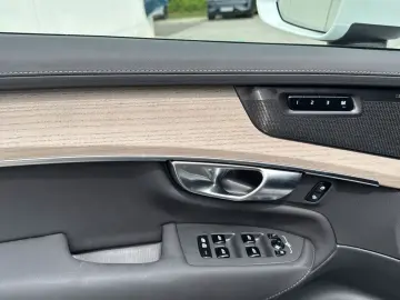 XC 90 Plus Bright Recharge Plug-In Hybrid AWD