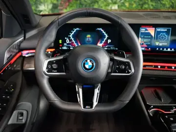 550e xDRIVE BOWERS HUD 360 64.298€ NETTO