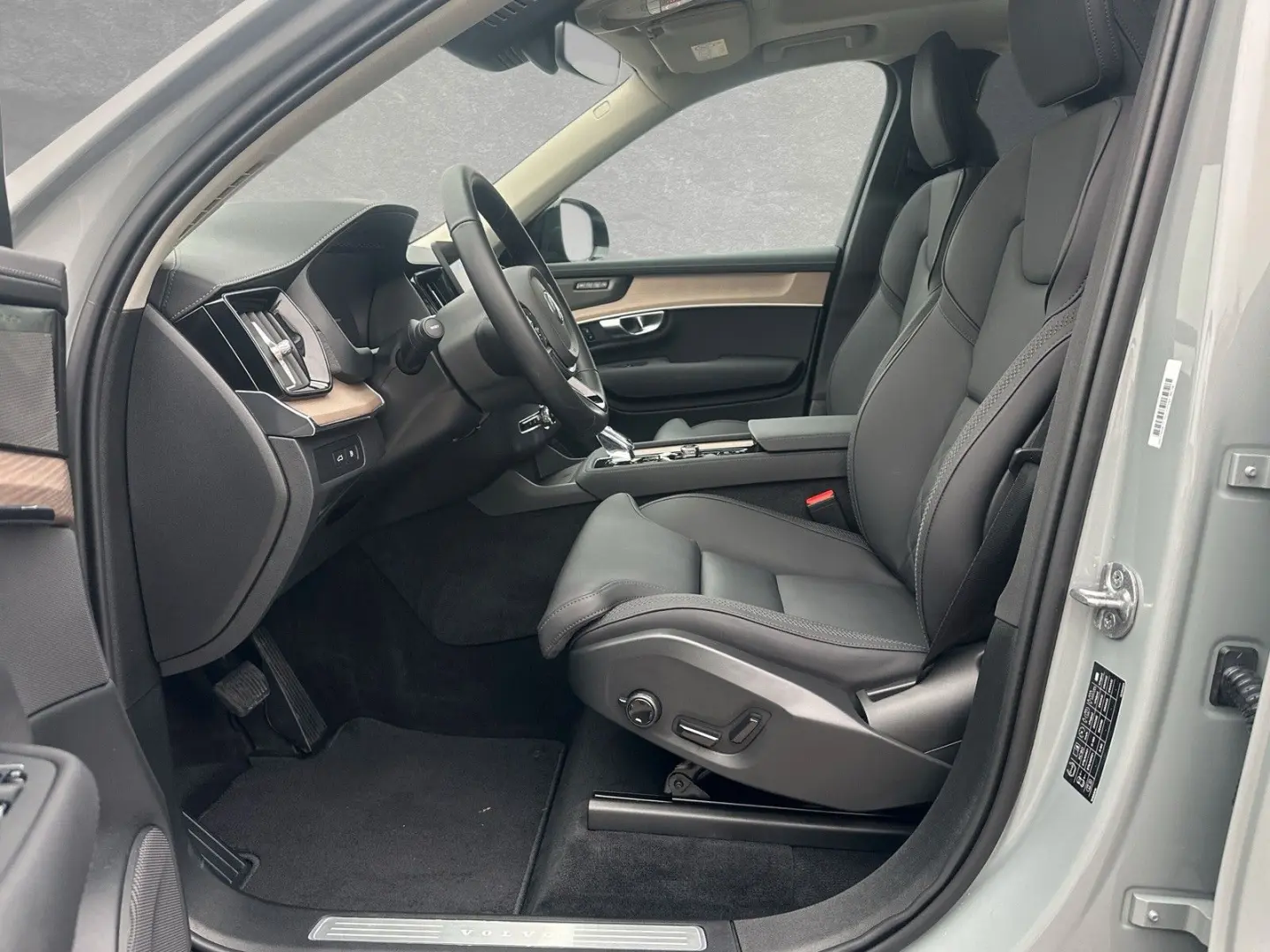 XC90 T8 AWD Plus Dark 7-Seats Facelift