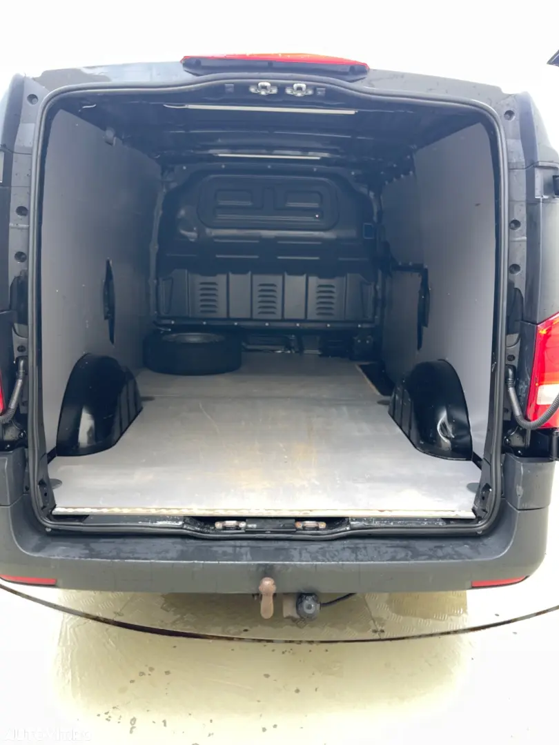 Mercedes-Benz Vito 114CDI AUTOMAT LUNG USI SPATE