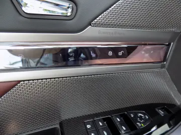 750e xDrive M-Sport Full-LED Massage