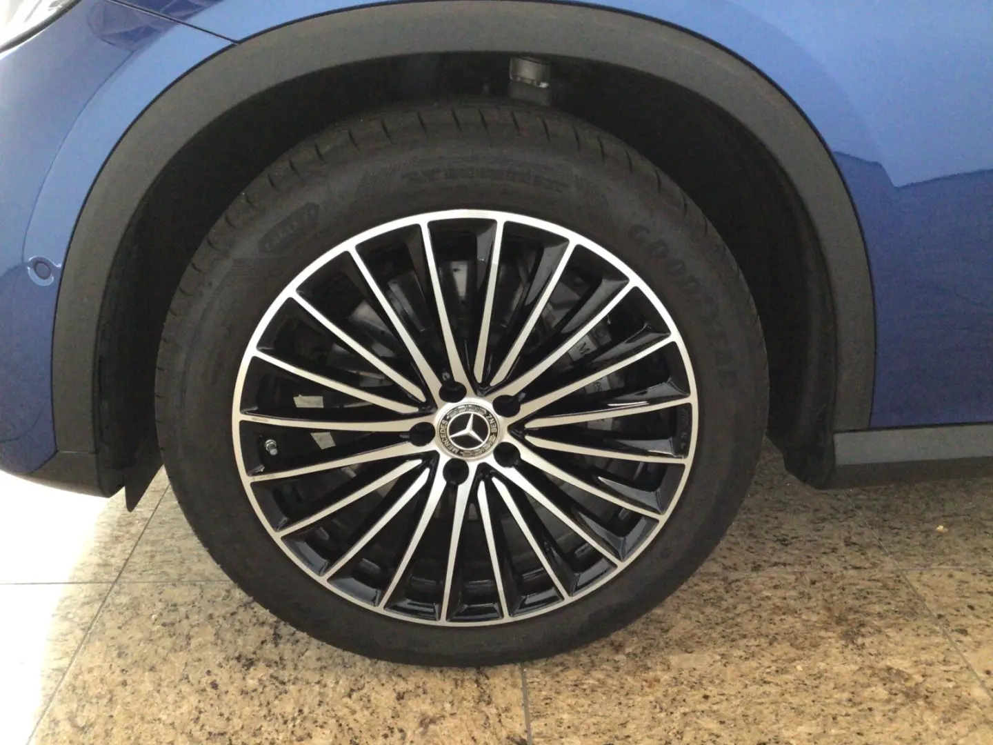 GLC 300 d 4M AMG Line Advanced Plus AHK Pano 20'