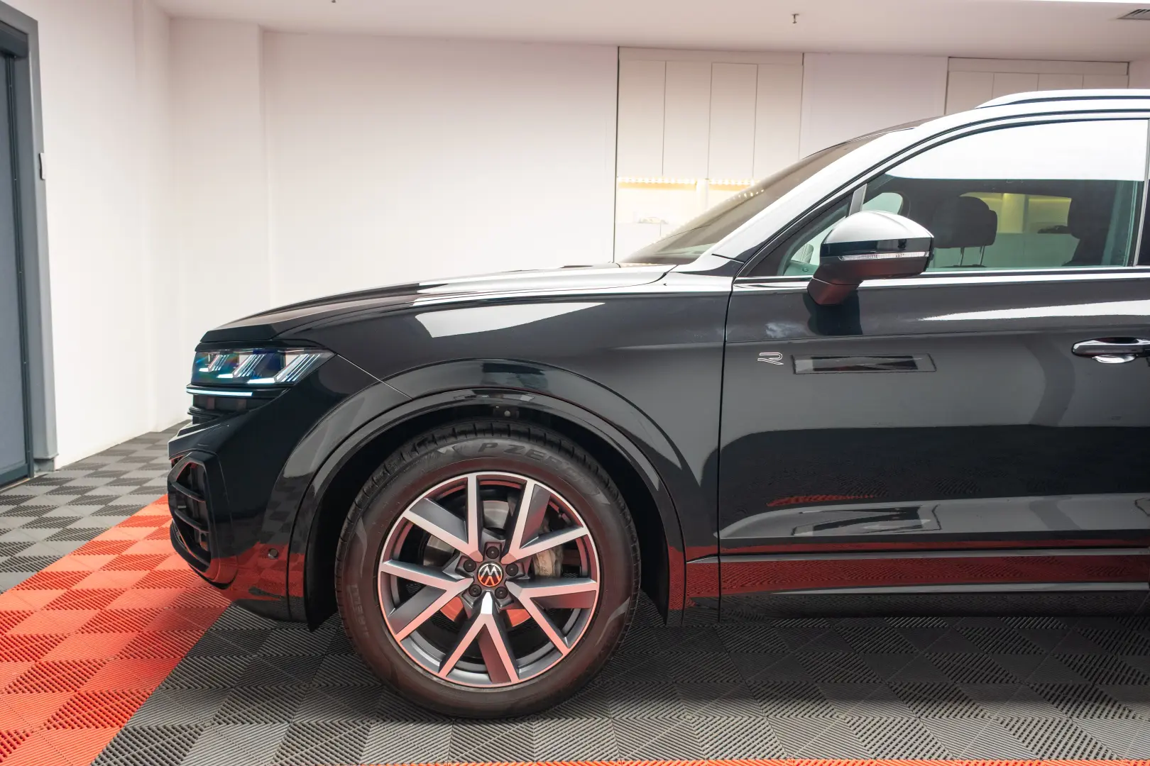 Volkswagen Touareg R-Line Black Style   V6 TDI - STOC!!!