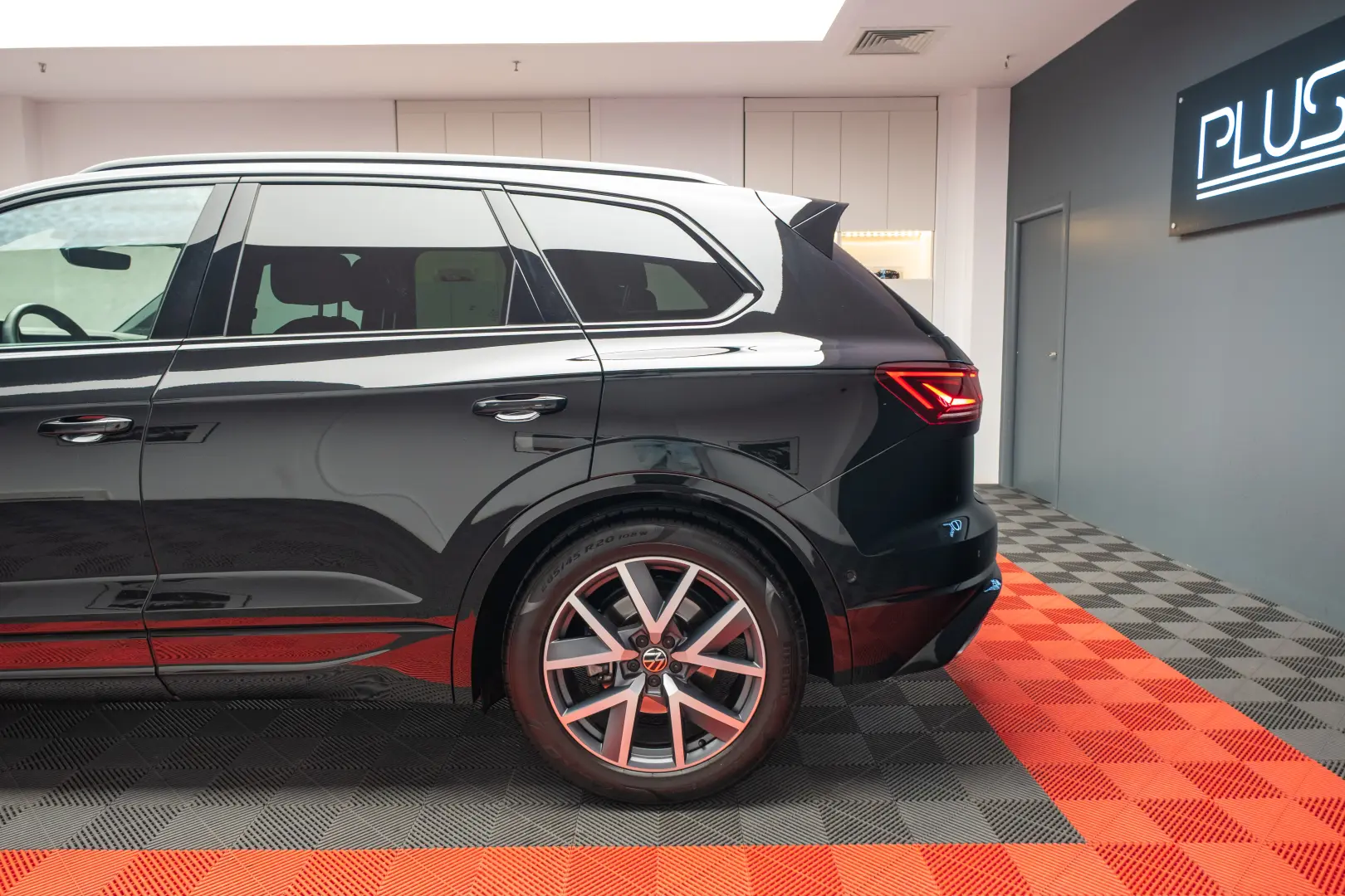 Volkswagen Touareg R-Line Black Style   V6 TDI - STOC!!!