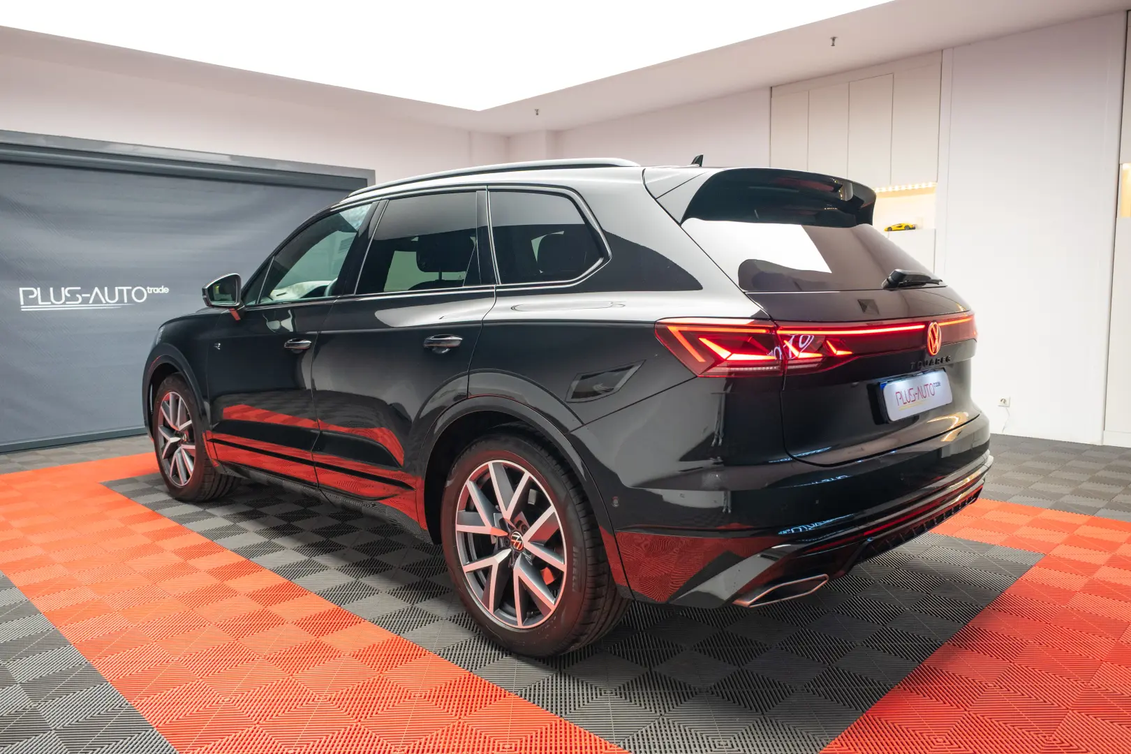 Volkswagen Touareg R-Line Black Style   V6 TDI - STOC!!!