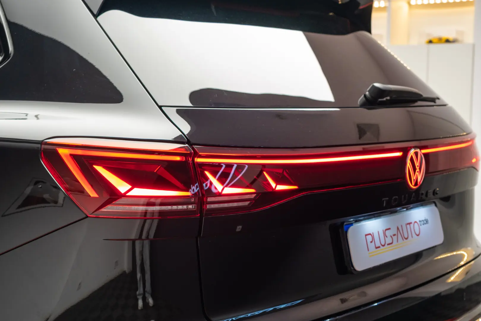 Volkswagen Touareg R-Line Black Style   V6 TDI - STOC!!!