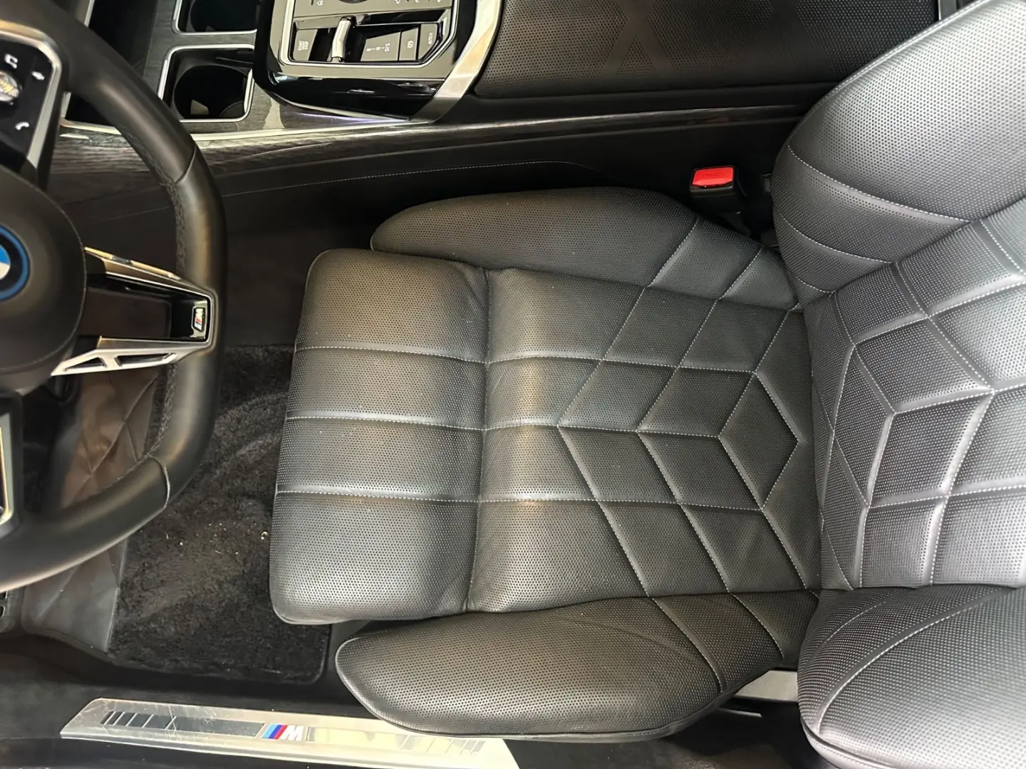 750 e xDrive M SPORT  FEE EXEC EXCL - TV