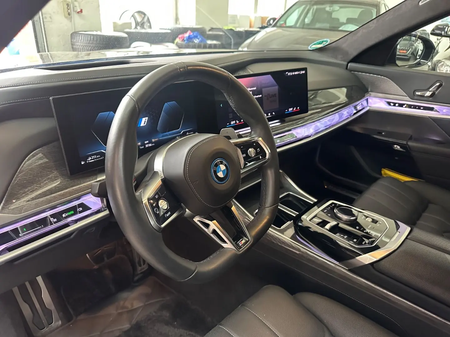 750 e xDrive M SPORT  FEE EXEC EXCL - TV