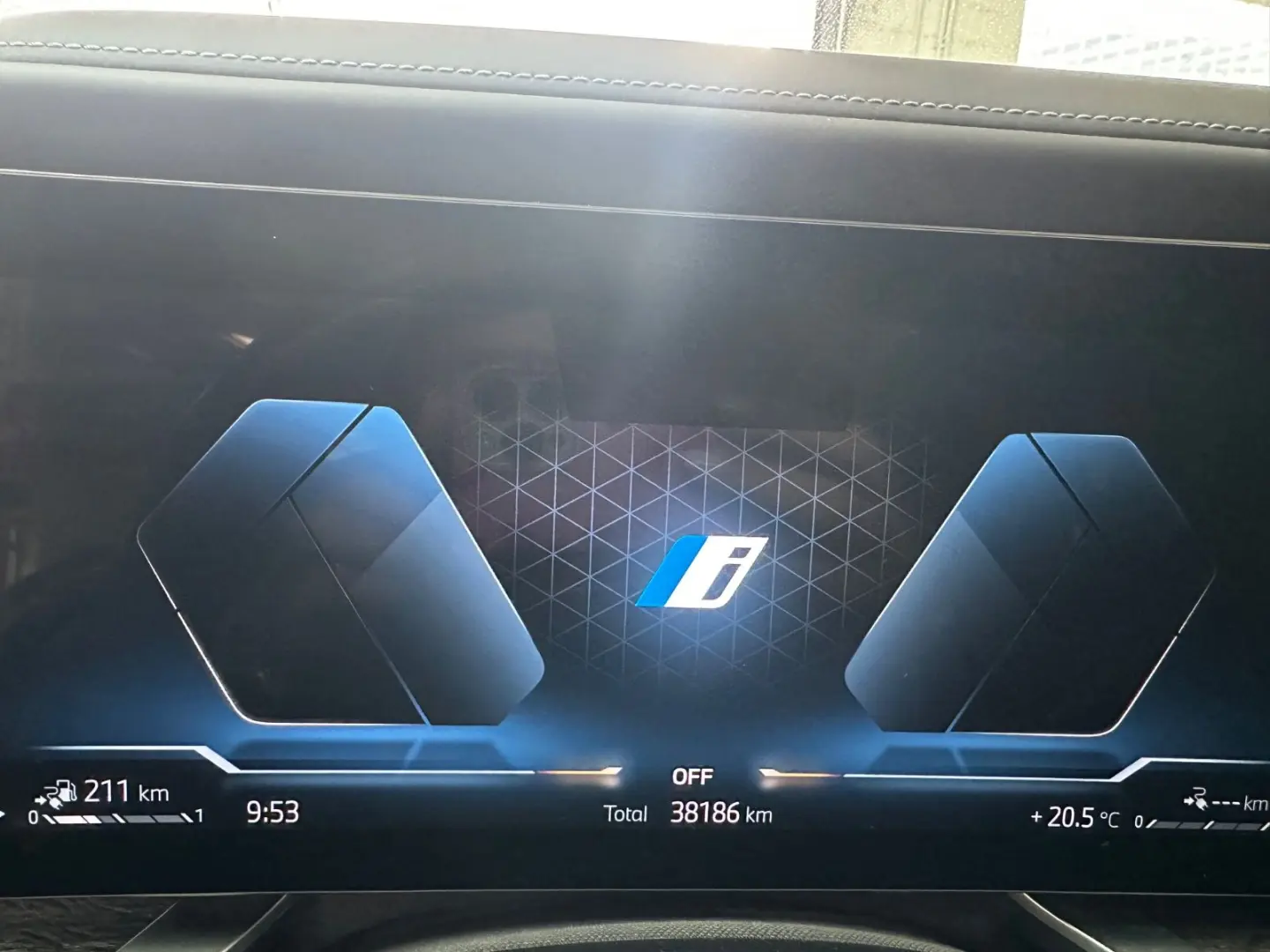 750 e xDrive M SPORT  FEE EXEC EXCL - TV