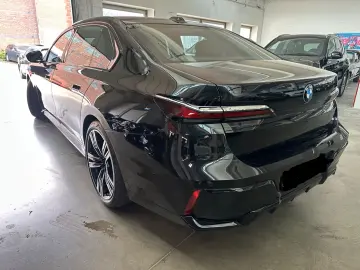 750 e xDrive M SPORT  FEE EXEC EXCL - TV