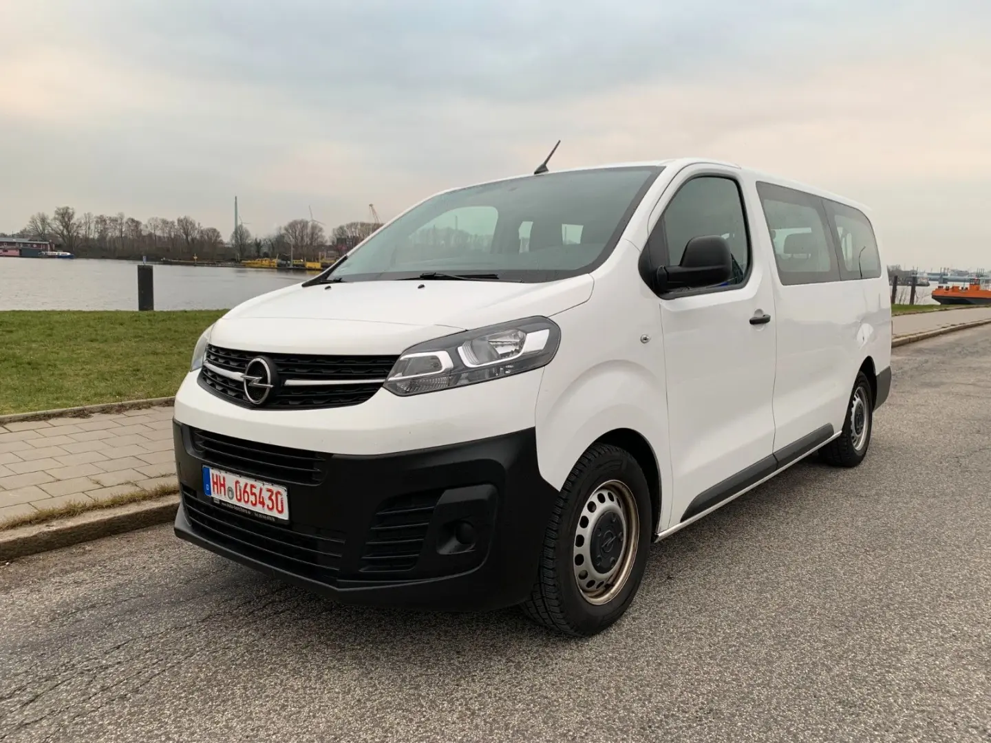 Vivaro-9 Sitze-Automat-Lang-106 KW-Klimaauto-TOP