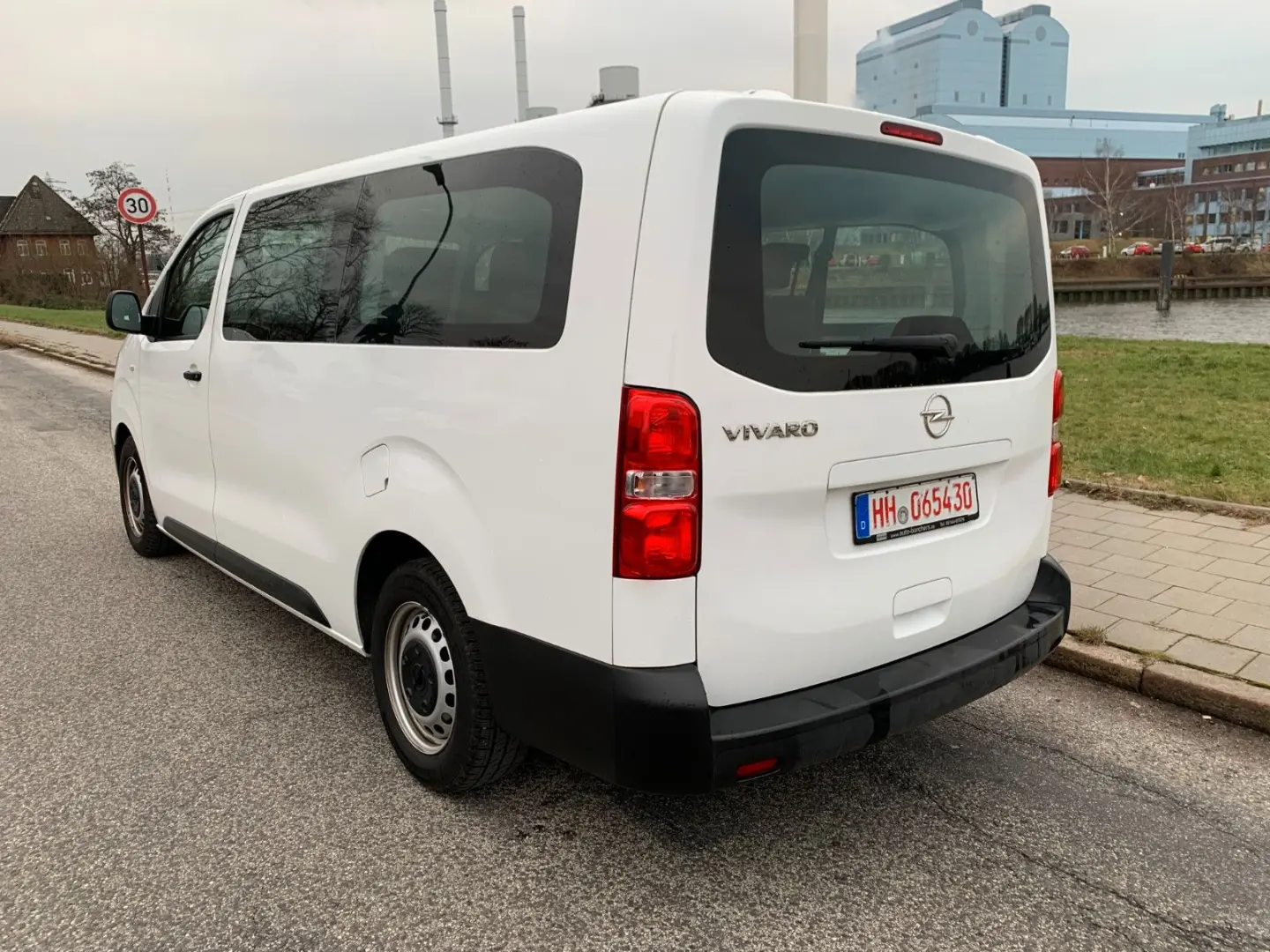 Vivaro-9 Sitze-Automat-Lang-106 KW-Klimaauto-TOP