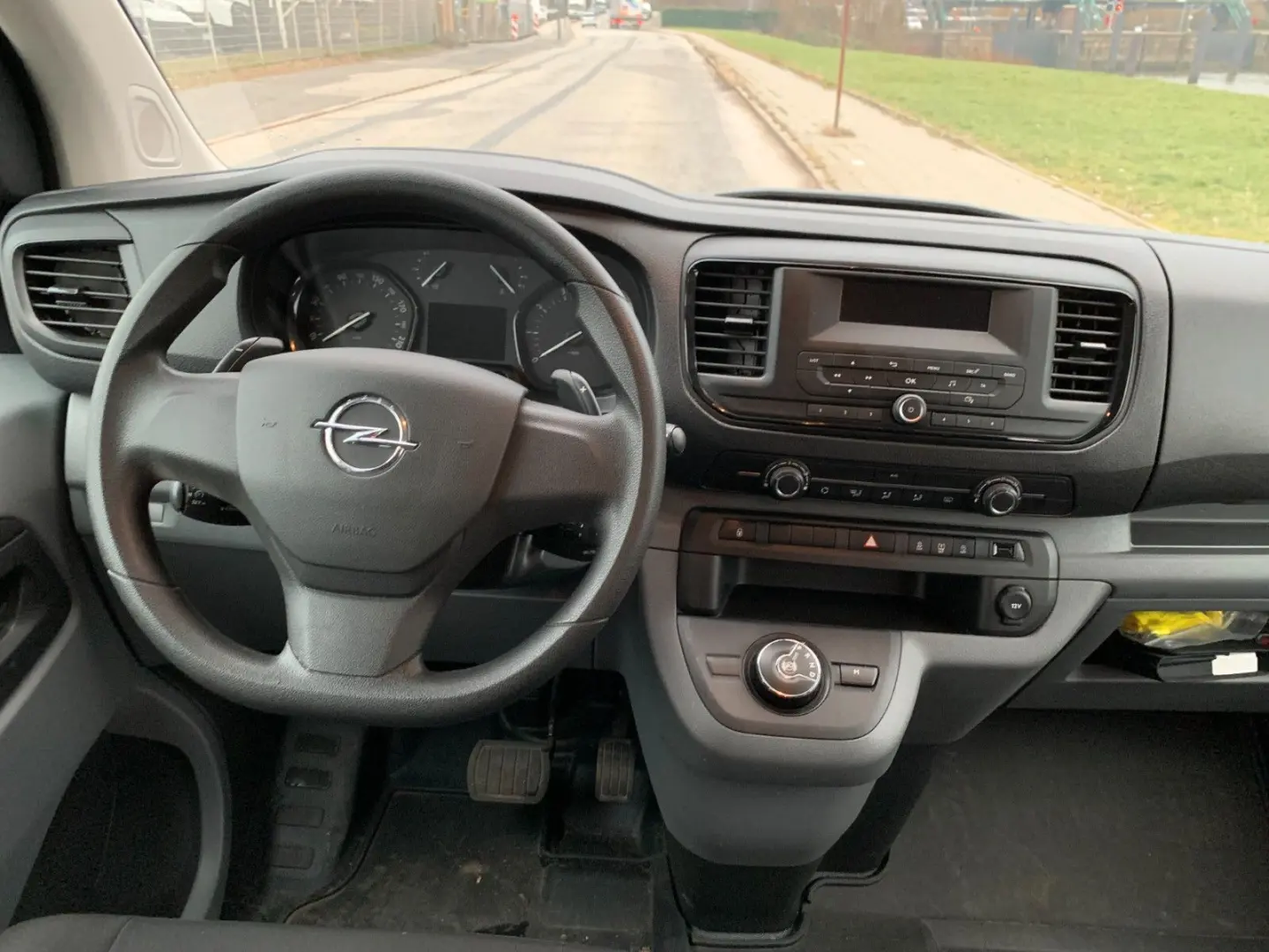 Vivaro-9 Sitze-Automat-Lang-106 KW-Klimaauto-TOP