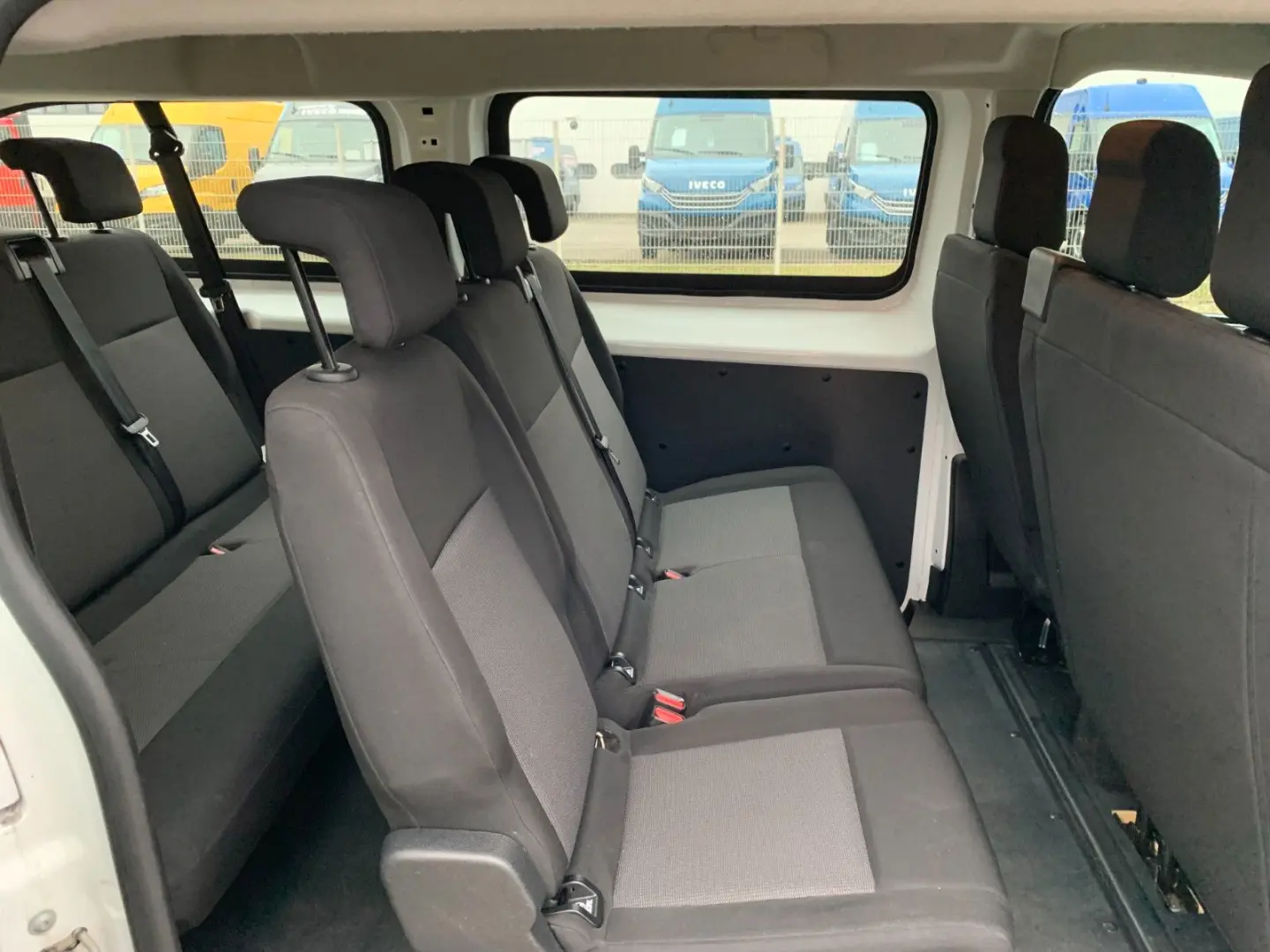 Vivaro-9 Sitze-Automat-Lang-106 KW-Klimaauto-TOP