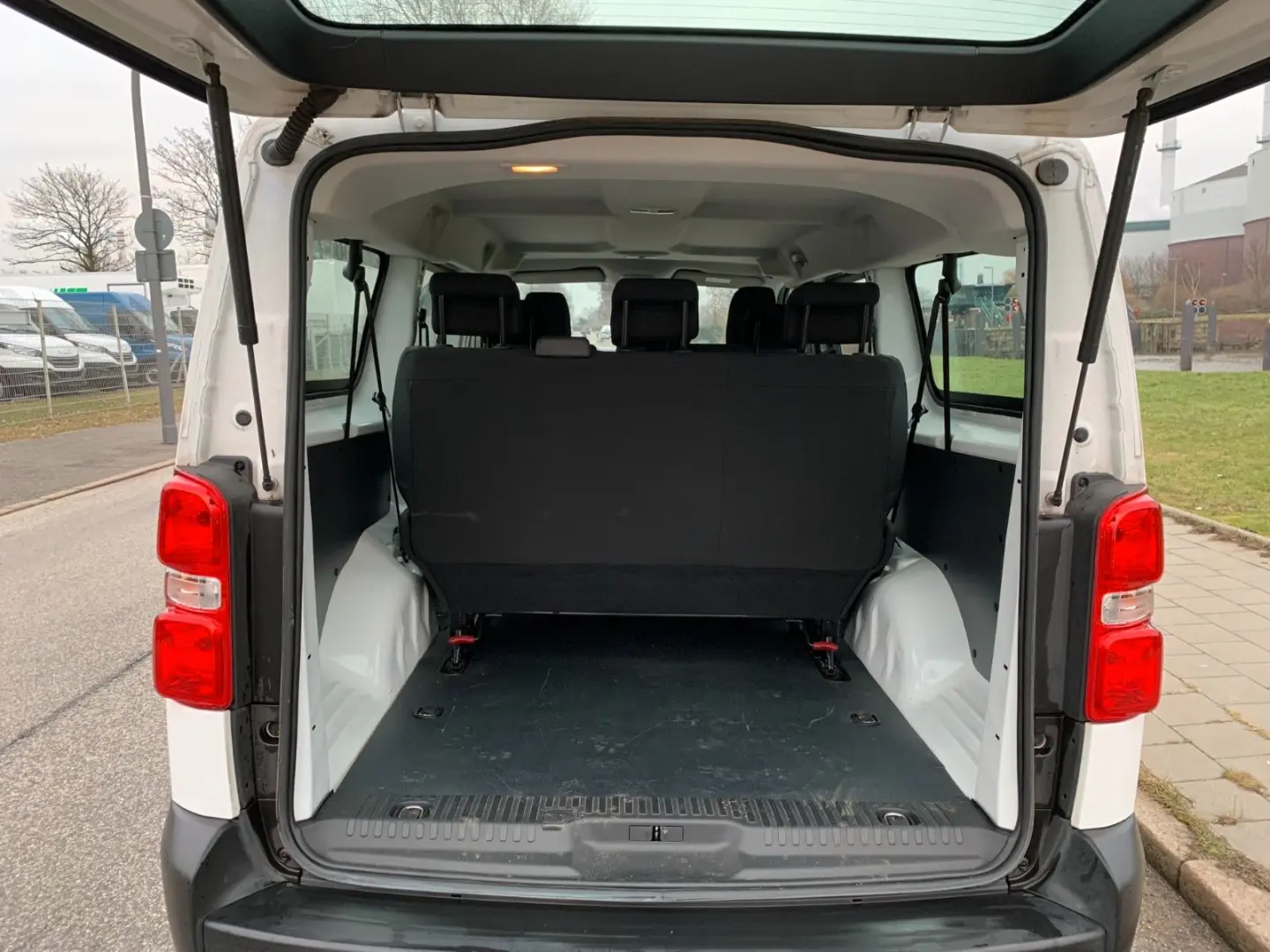 Vivaro-9 Sitze-Automat-Lang-106 KW-Klimaauto-TOP