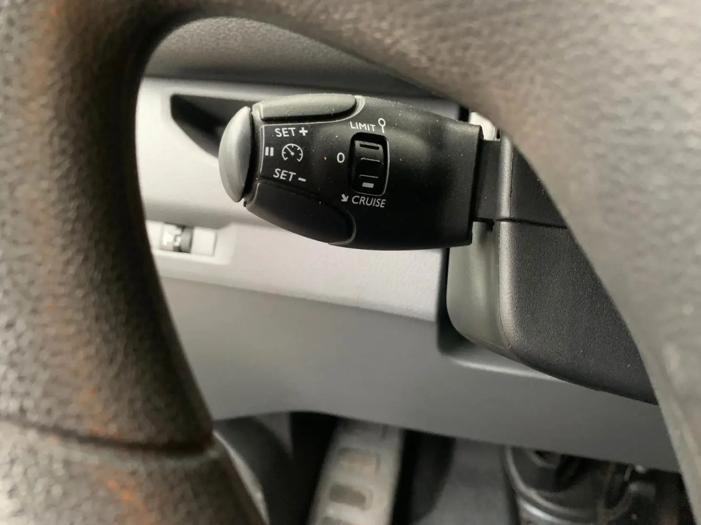 Vivaro-9 Sitze-Automat-Lang-106 KW-Klimaauto-TOP