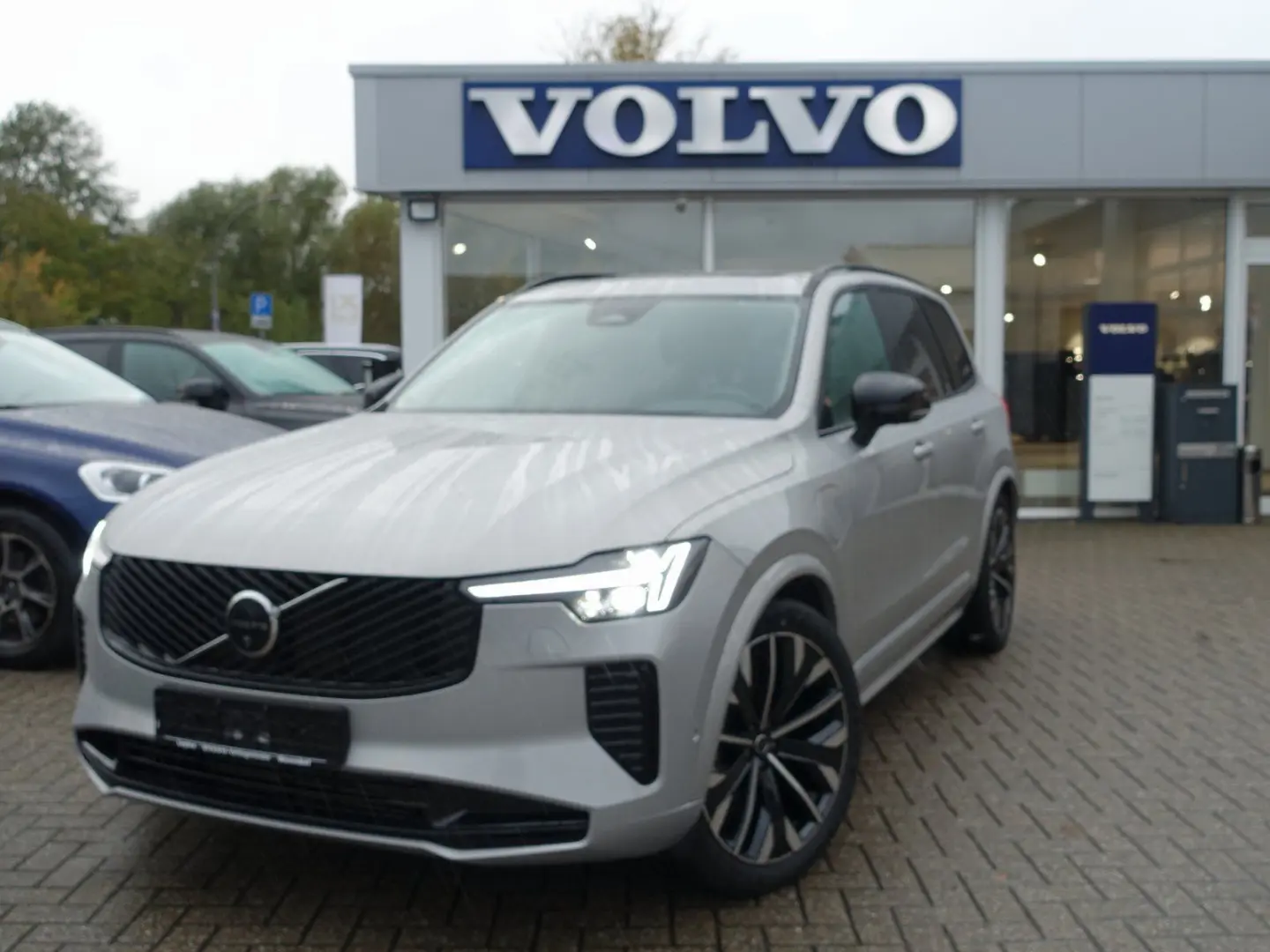 XC90 PlusDark T8 AWD PHEV AirSusp Ventilation 360 TowHook