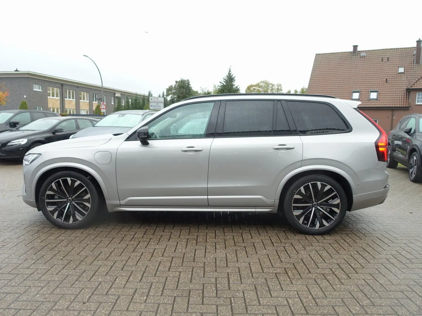 XC90 PlusDark T8 AWD PHEV AirSusp Ventilation 360 TowHook