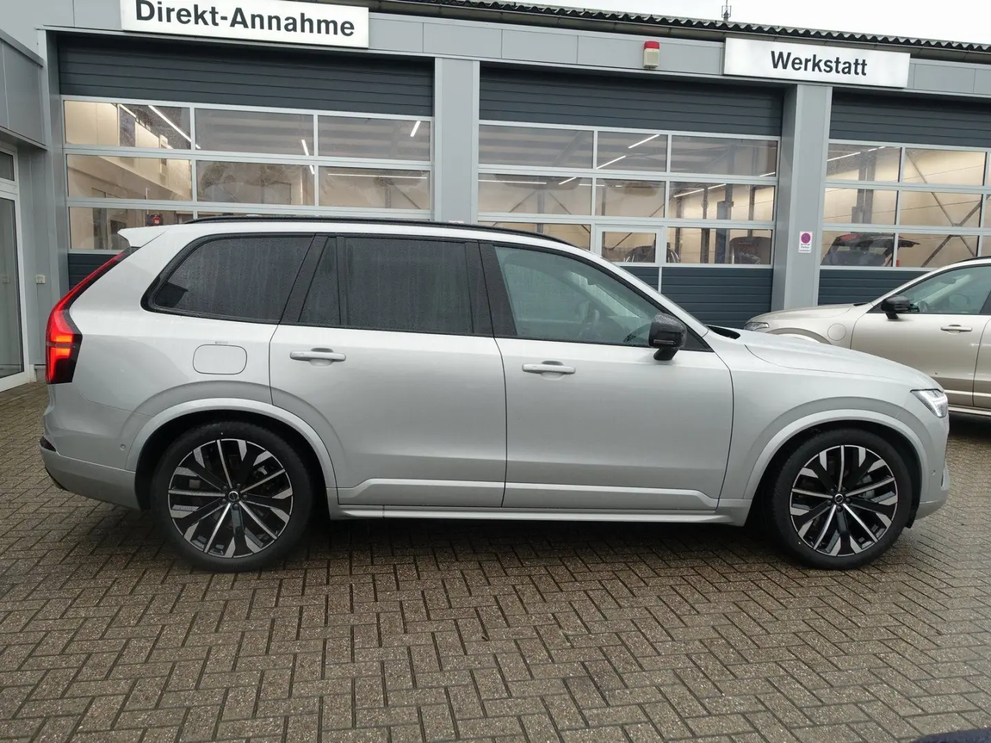 XC90 PlusDark T8 AWD PHEV AirSusp Ventilation 360 TowHook