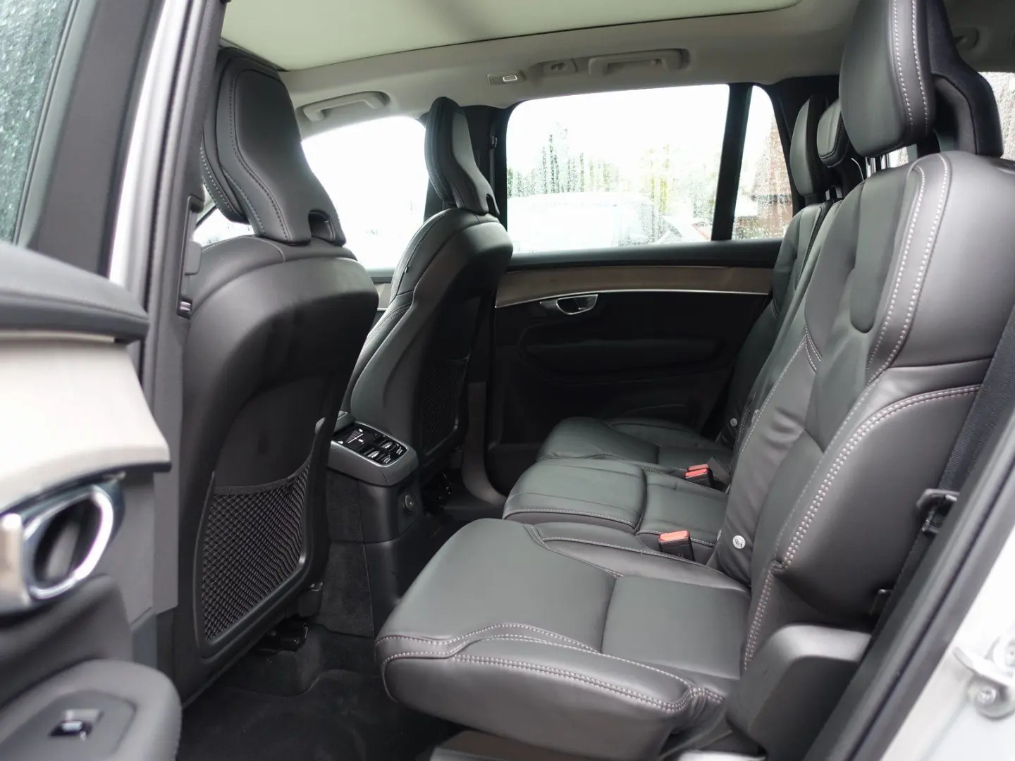 XC90 PlusDark T8 AWD PHEV AirSusp Ventilation 360 TowHook