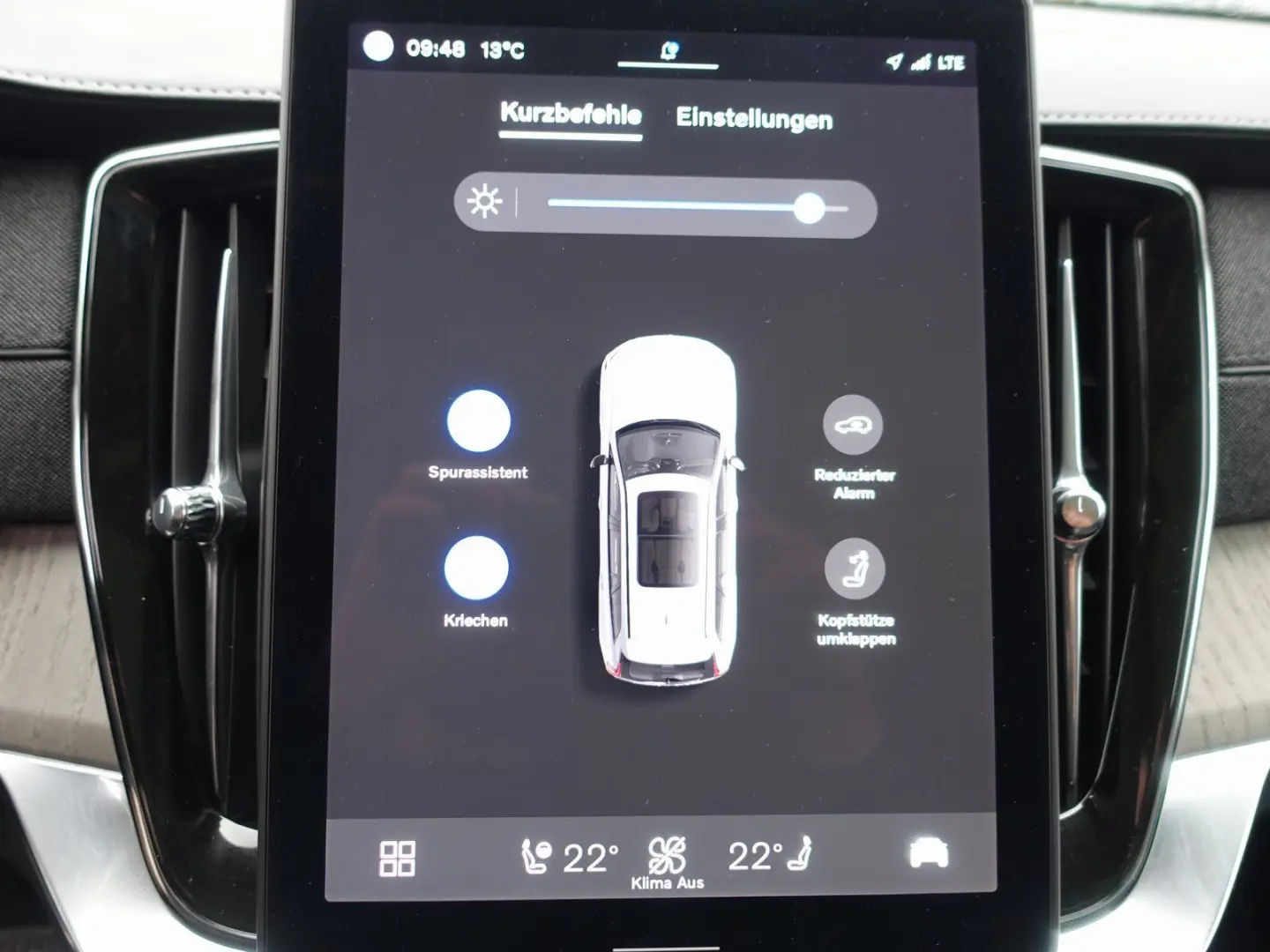 XC90 PlusDark T8 AWD PHEV AirSusp Ventilation 360 TowHook