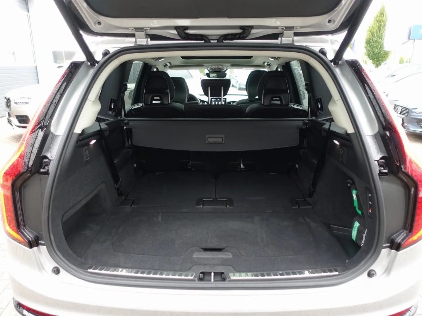 XC90 PlusDark T8 AWD PHEV AirSusp Ventilation 360 TowHook