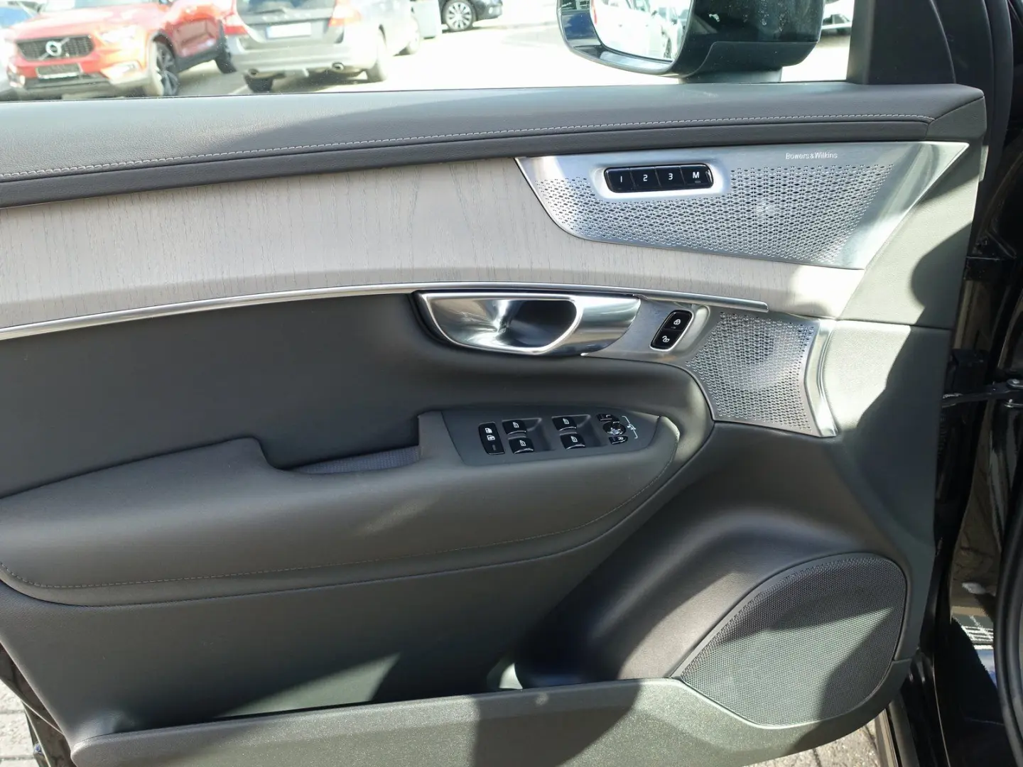 XC90 Plus Dark T8 AWD PHEV Bowers Ventilation AirSusp 360