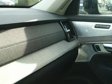 XC90 Plus Dark T8 AWD PHEV Bowers Ventilation AirSusp 360