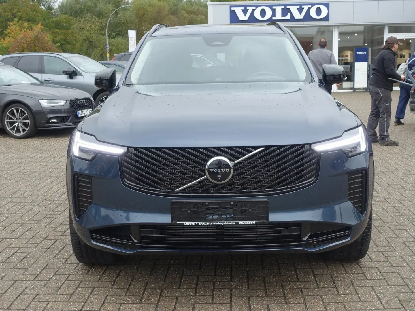 XC90 Plus Dark T8 AWD PHEV B&W AirSusp 360